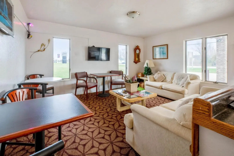Brass Bell Inn And Suites