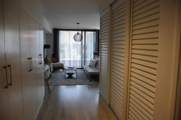 Mondaine Central Luxurious Spacious And Trendy