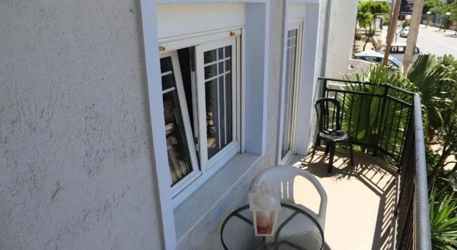 Aris Apartments