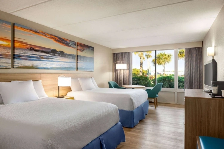 Deluxe Quadruple room with balcony