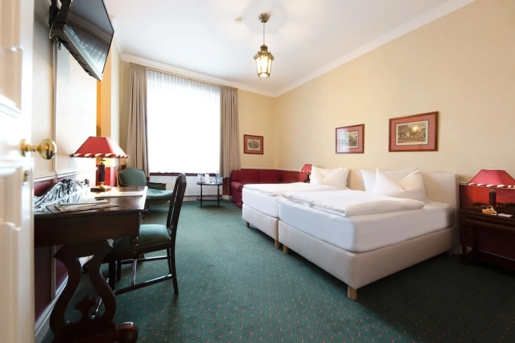 Standard Triple room