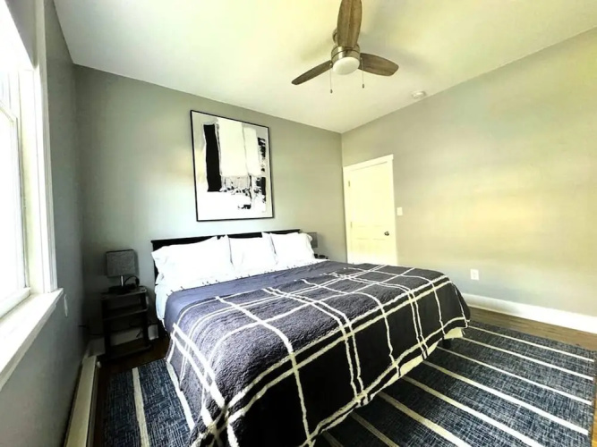 Modern Cozy Unit With King Bed