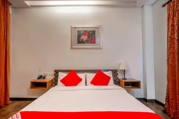 OYO 579 Anisabel Suites