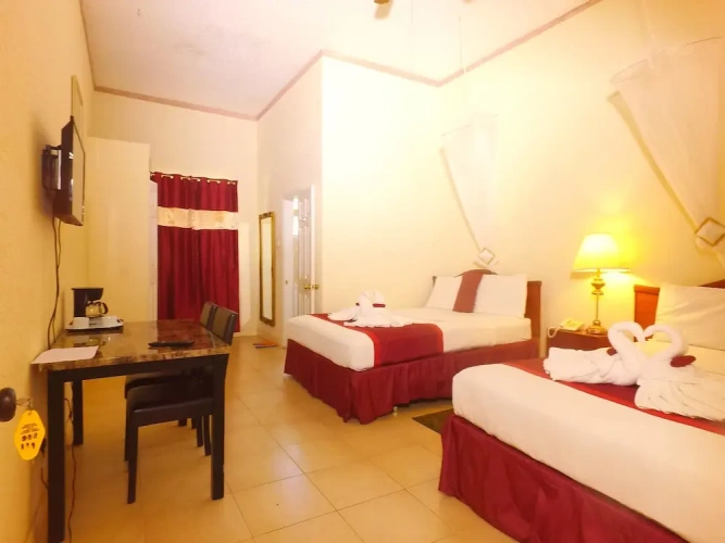Deluxe Sextuple room with courtyard view