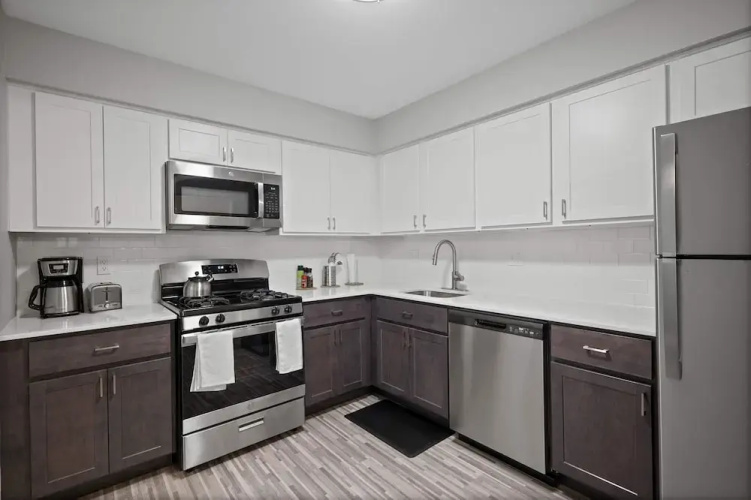 Inviting 2BR 2BA Unit in Rochester Hills