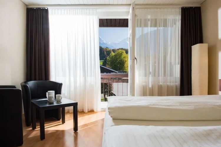 Standard Twin room with mountain view