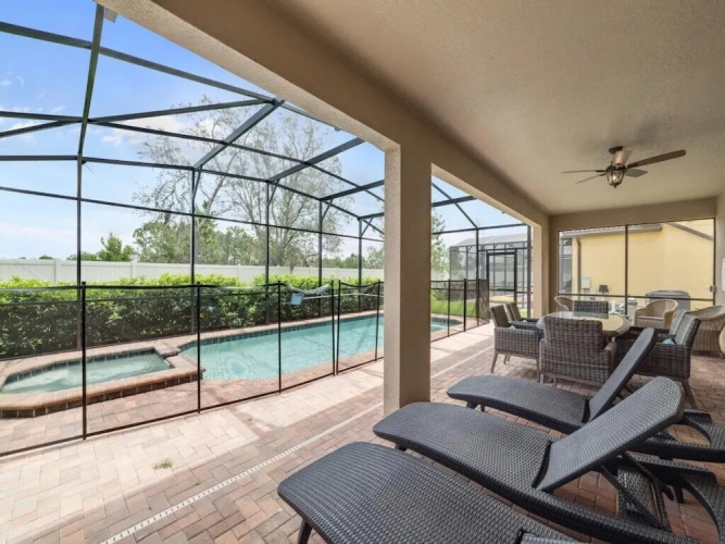 Spacious 8 bedroom home, Windsor at Westside