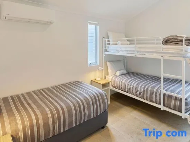 2 Bedrooms Villa