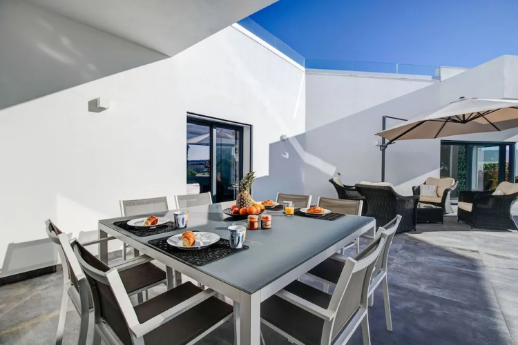 Casa Blanca Magnificent 4 Bedroom Villa With MOD