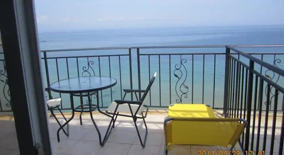 Akra Apartments