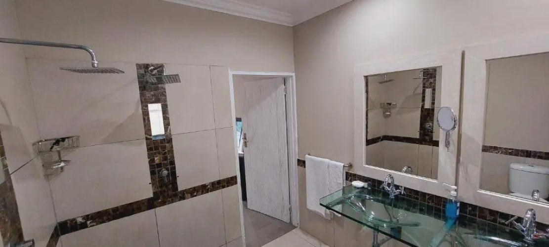 Studio 5 Churchill Lane Apartment