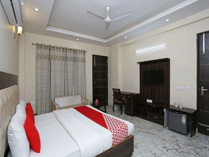 OYO 14482 Live Inn