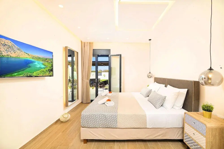 Villa Solaris Heated Pool & Hot Tub