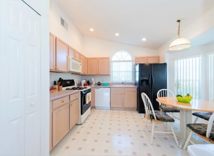 4 Bedrooms Cottage