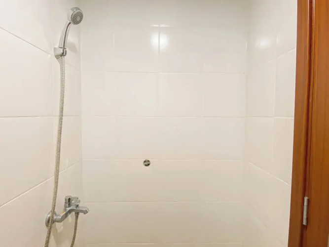 Basic Studio Apartment At Vittoria Residence