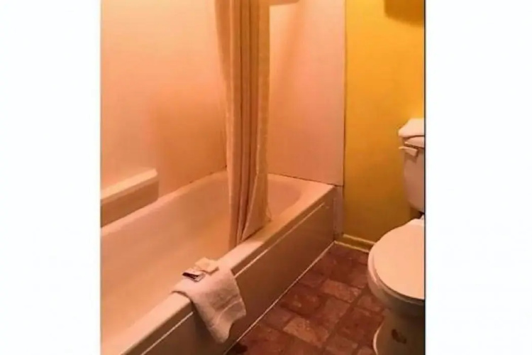 Country Club Inn