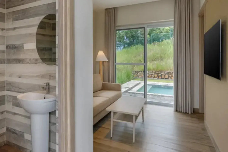Himalayan Hideaway Resort Pokhara, The Centara Collection
