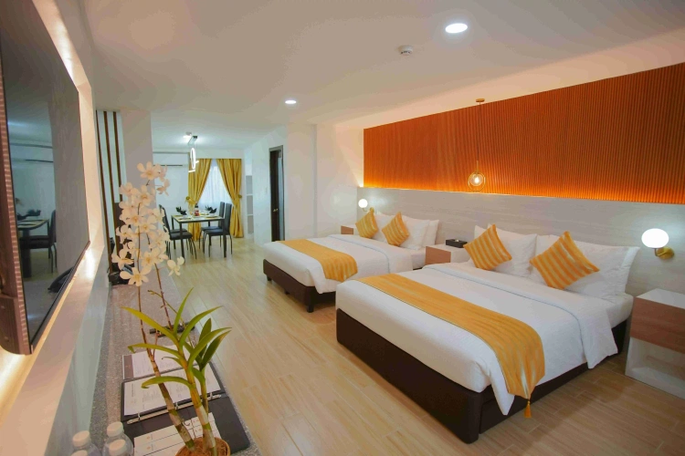 Quintuple Family Suite