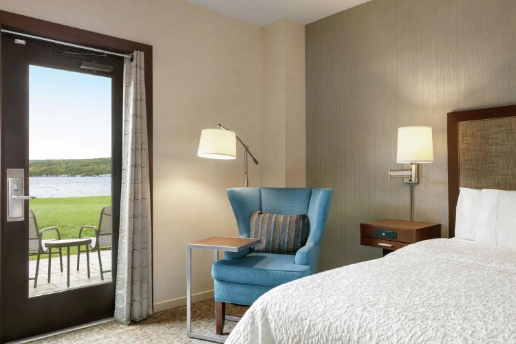 Standard Double room with lake view