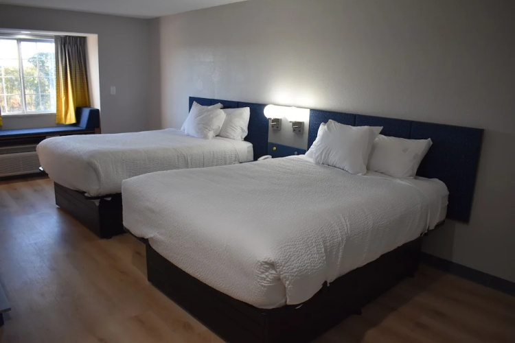 Microtel Inn & Suites Eagles Landing