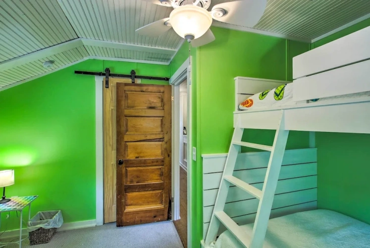 4 Bedrooms Cottage