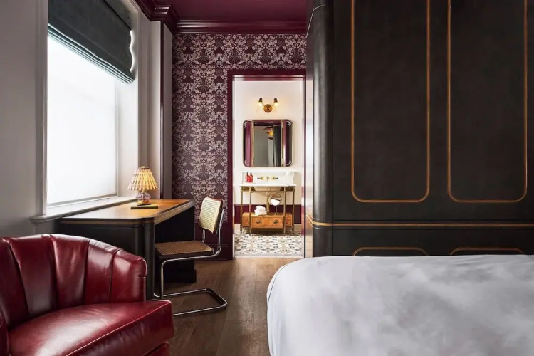Fidelity Hotel