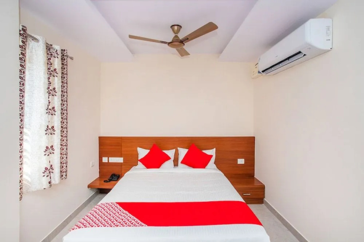 Oyo 18836 Orchid Suites