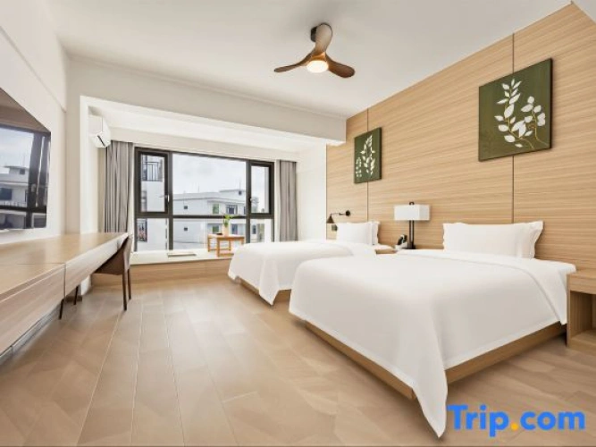 Standard Twin room with courtyard view