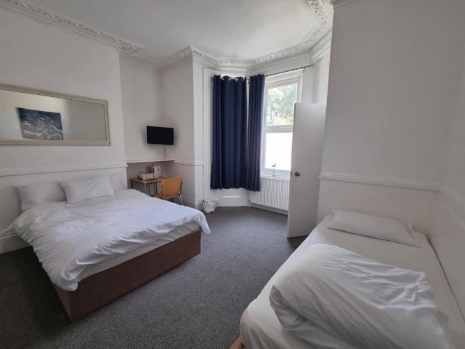 Standard Sextuple room