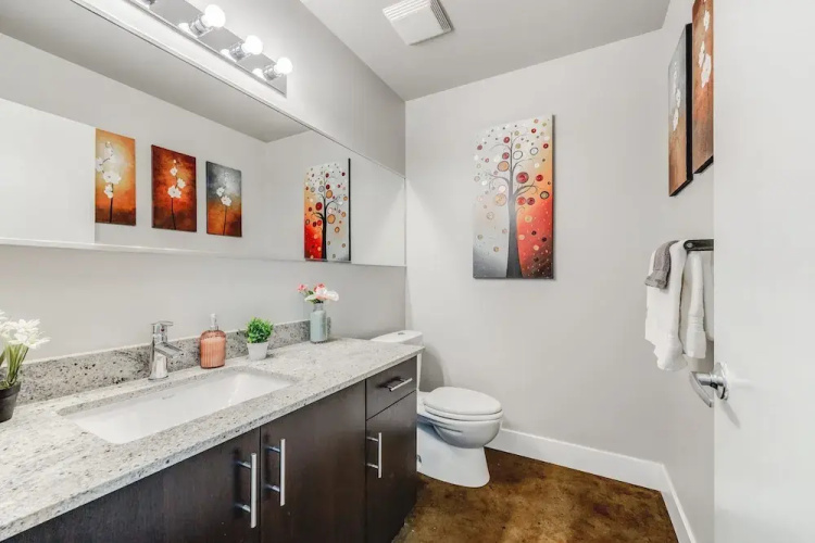 Luxury Condo Steps From Stampede Park