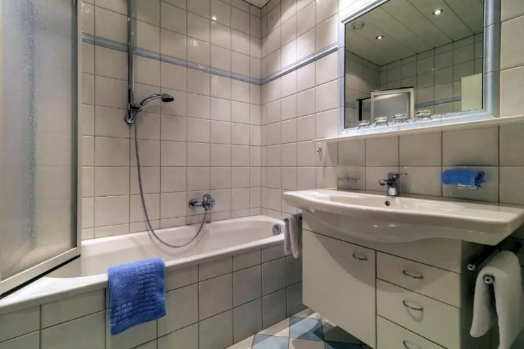 3 Bedrooms Apartment