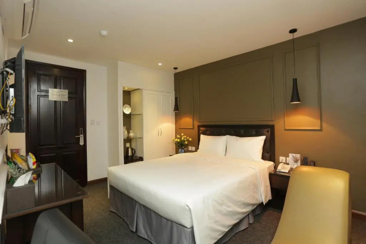 Adeline Hotel