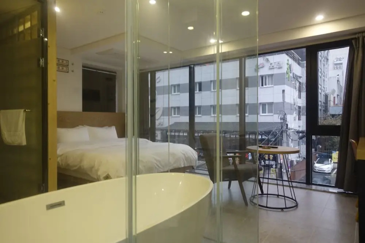 Gray Ground Hotel
