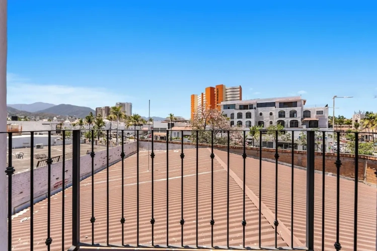 Luxury Triple room with balcony and with city view