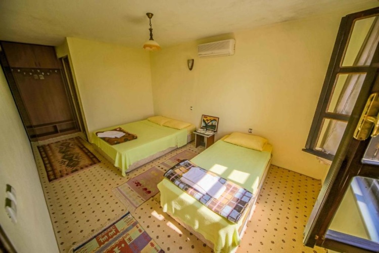 Standard Triple room with view
