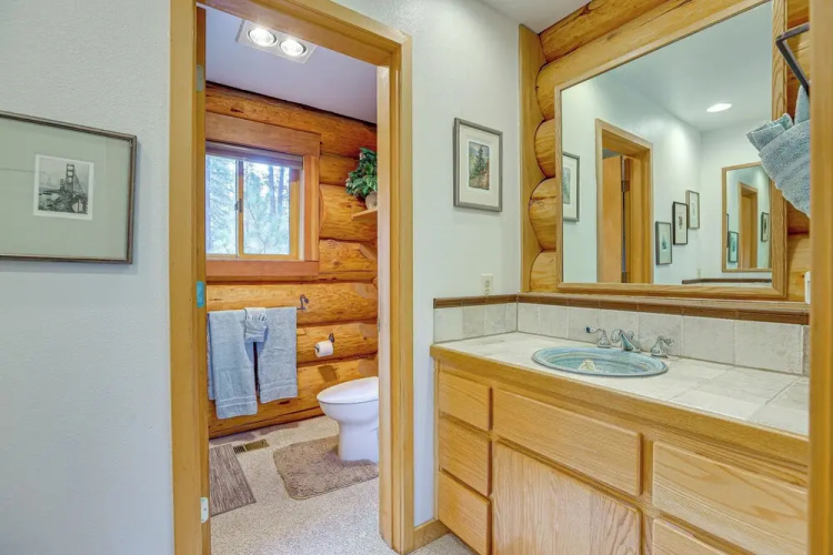 Bend Getaway With Cozy Fireplace