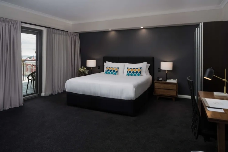 Deluxe Double Suite with balcony