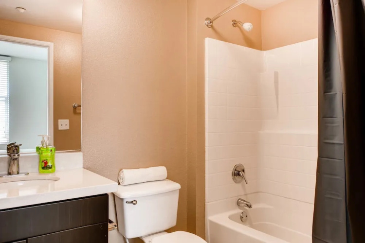 2 Bedroom Triplex Steps from Balboa Park