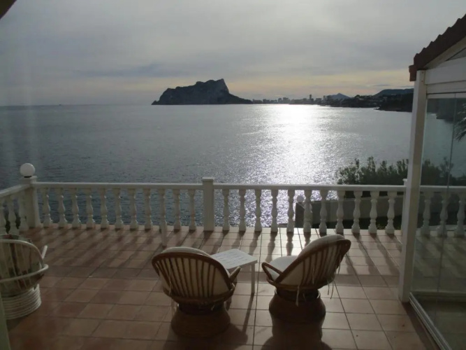 1. Meeresline Villa mit privat Pool