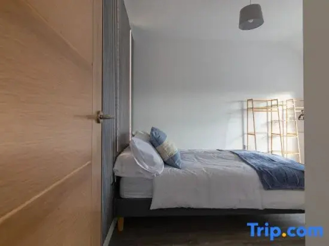 Sunbeam House Apartment 3