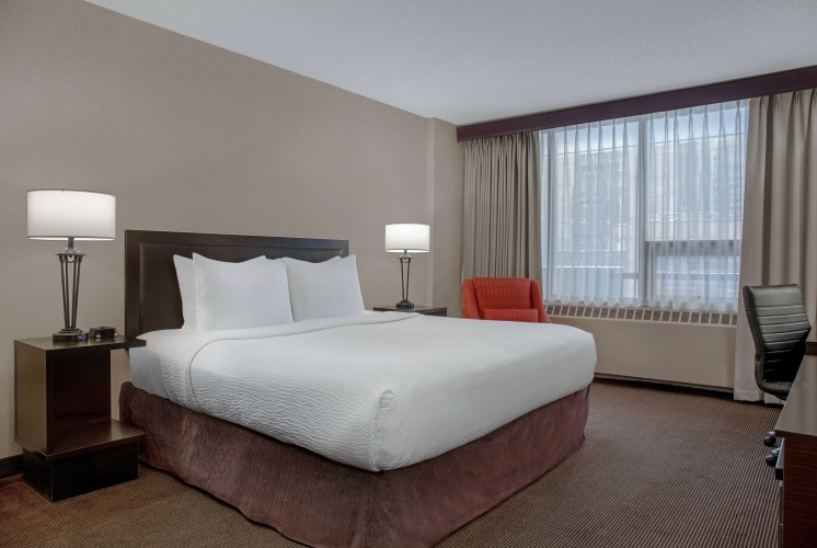 Ramada Plaza by Wyndham Calgary Downtown photo 6