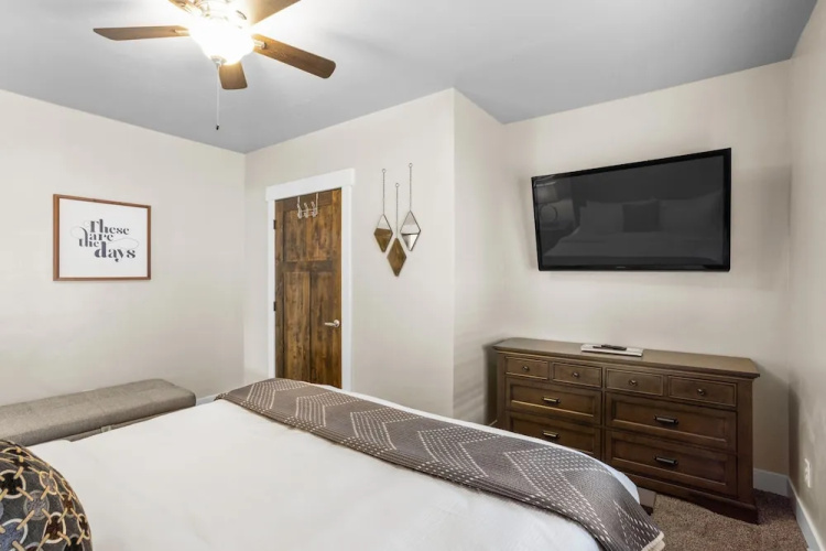 The Yellowstone Hideaway Unit B