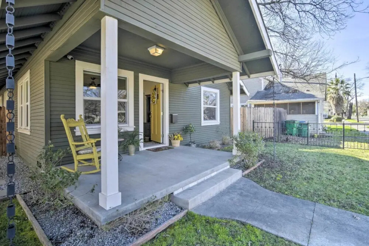 Ideally Located Chico Home - Fire Pit & Grill