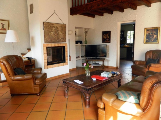 4 Bedrooms Cottage