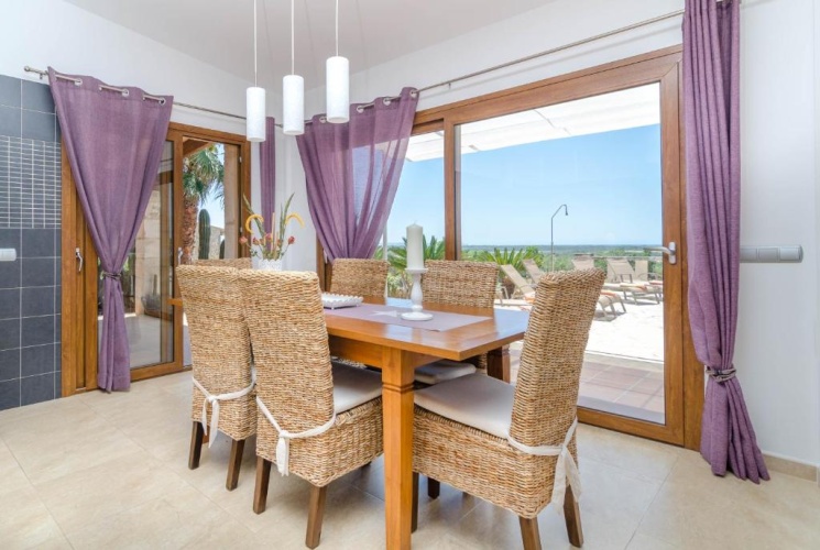 3 Bedrooms Villa