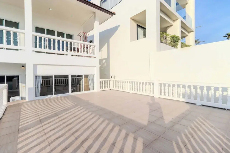 Prime Location  Pool View BBQ V274