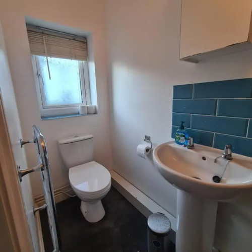 Groundfloor 1 bedroom apartment with free parking!