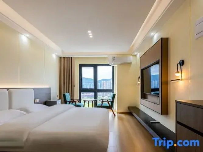 Standard room with mountain view