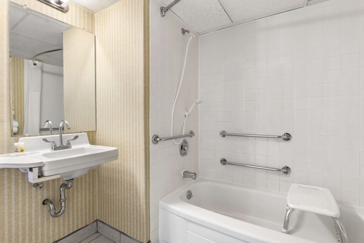 Days Inn By Wyndham Bridgewater Conference Center photo 9