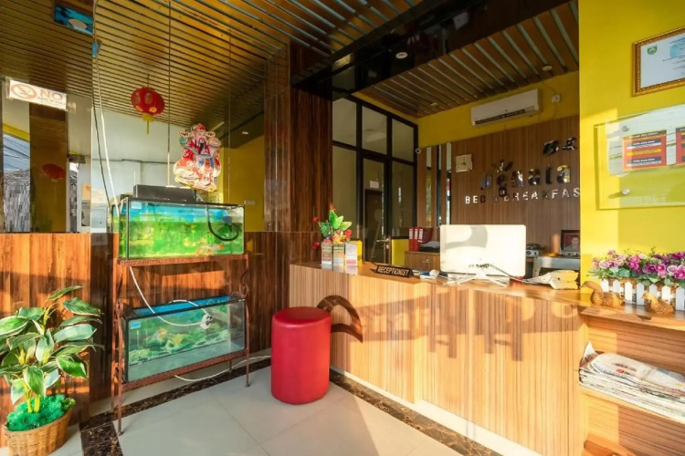 OYO 178 Denata B&B